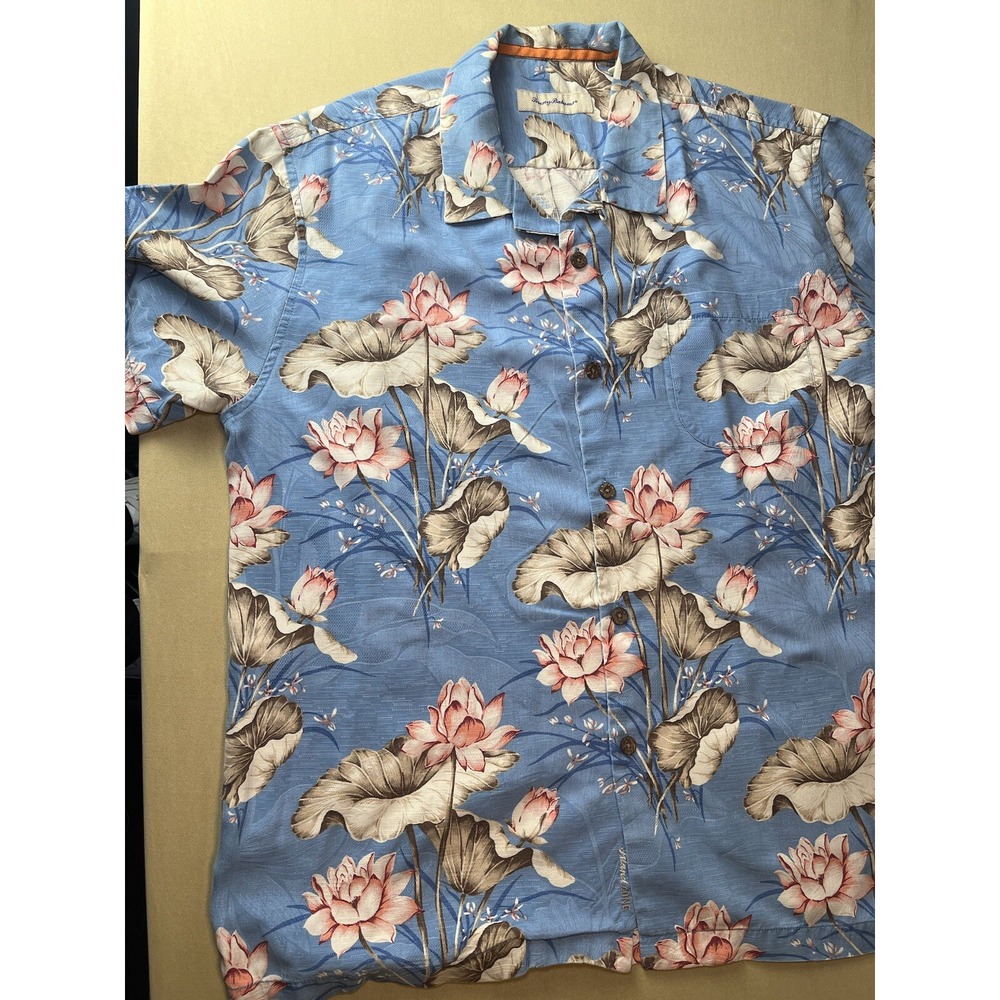 Tommy Bahama Hawaiian Shirt Men's XLarge Floral Silk Button Up See Description.
